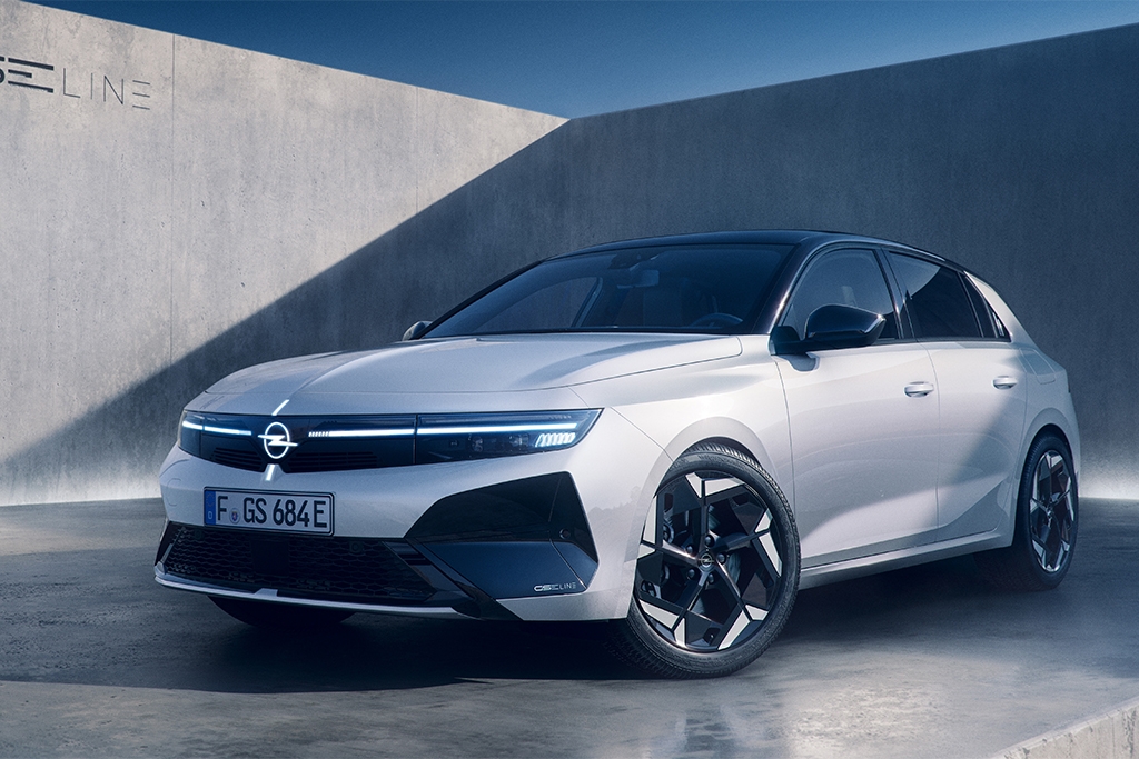 Opel's Astra GSE Line sharpens up for its Paris debut