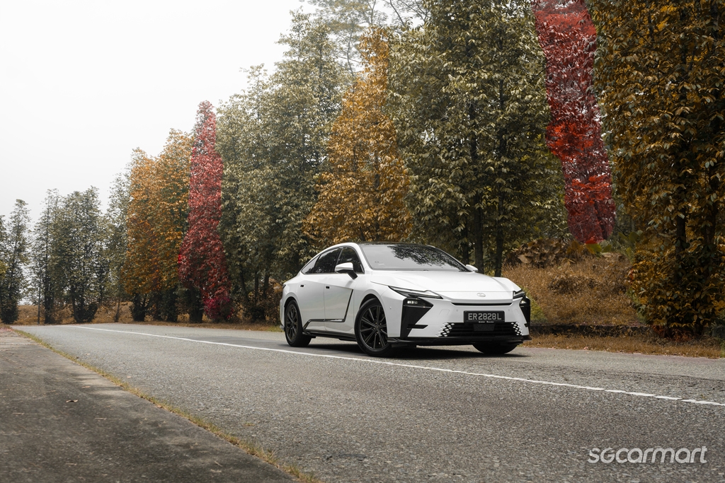 Lexus ES350h Hybrid Review