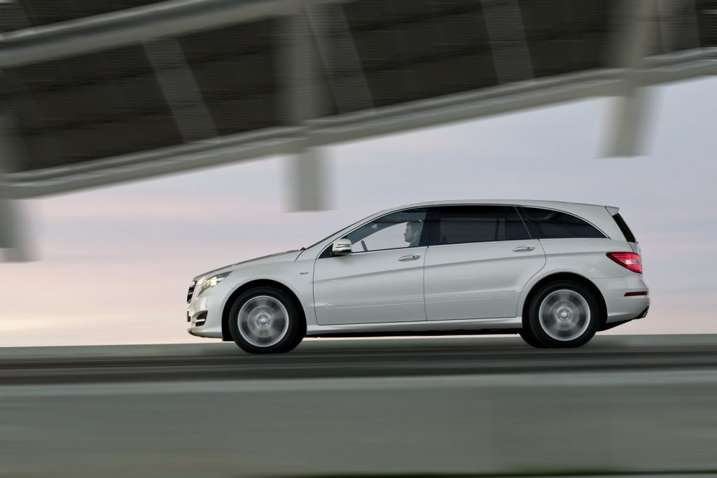 Mercedes-Benz R-Class gets a facelift