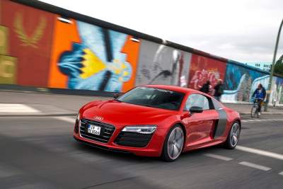 Audi unveils R8 based e-tron concept