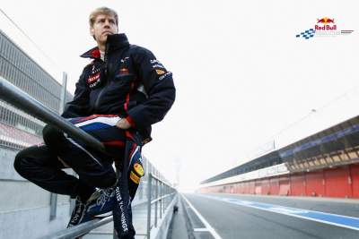Sebastian Vettel extends Red Bull racing contract till end of 2015