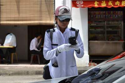 Tighter checks on car park wardens promised by HDB