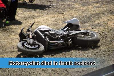 Motorcyclist died after hitting lamp post