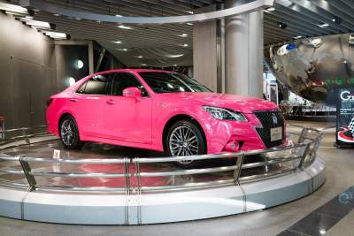 Toyota to start selling hot pink Crown in Japan