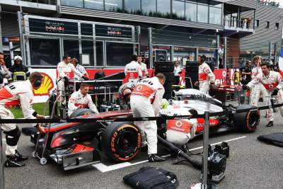 Vettel effortlessly wins Belgian GP ahead of Alonso by a colossal 16 seconds