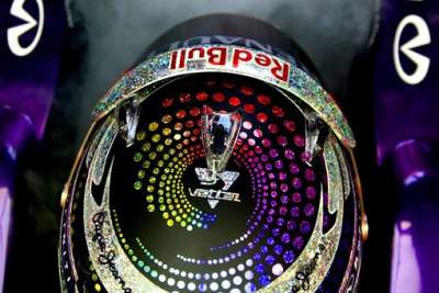 Vettel grabs pole position at the Singapore Grand Prix after just one lap in Q3