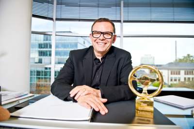 Kia President honoured with Golden Steering Wheel