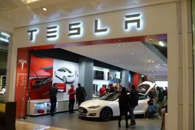 Tesla Motors opens new store in the U.K.