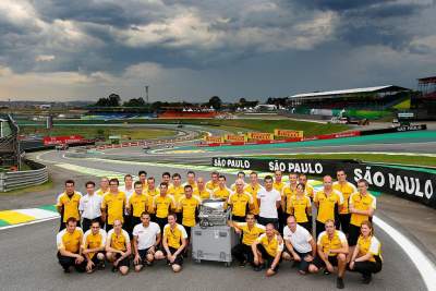 Renault Sport F1 gives victorious send off to R27 V8 engine