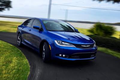 Chrysler 200 mid-size sedan offers premium motoring experience without the price