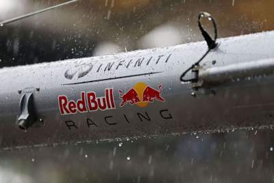 Hamilton scores his second pole of the season in a wet Sepang track