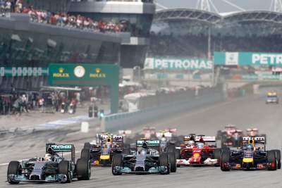 Hamilton cruises to victory at the Malaysian Grand Prix