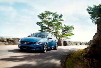 Volvo V60 Plug-in Hybrid gets R-Design specification