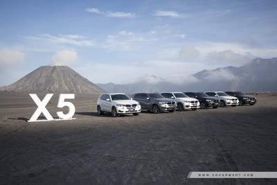 BMW demonstrates off-road prowess with all new X5