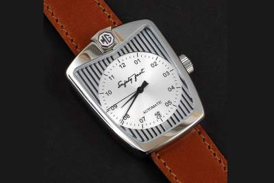 Limited edition timepiece echoes 1950's MG model