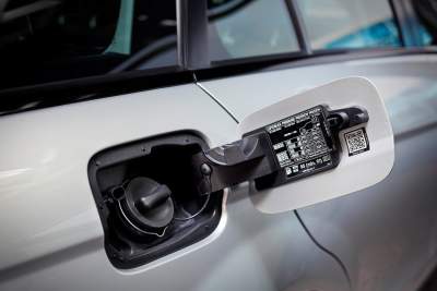 Mercedes' new set of stickers saves vital time in an emergency