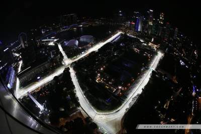 Hamilton emerged victorious as Rosberg retires at the Singapore Grand Prix