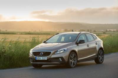 Volvo introduces engine and drivetrain upgrade for V40 Cross Country
