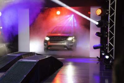 Halewood workforce celebrates first production Land Rover Discovery Sport