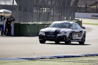 Audi piloted driving concept completes lap at racing speed