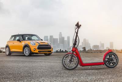 MINI's new mobility concept combines kick scooter with an electric drive