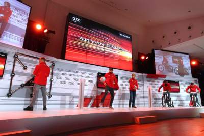 Unique vehicle handovers for soccer stars with Audi e-tron Challenge