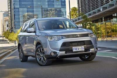 Mitsubishi delivers i-MiEVs and Outlander PHEVs to Peru's government