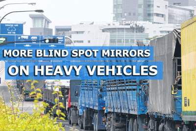 Heavy vehicles required to install more blind spot mirrors