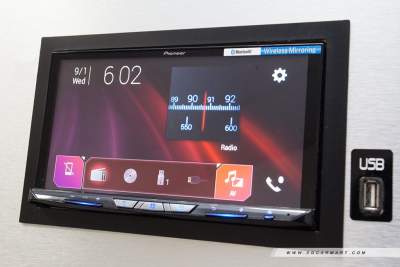 Pioneer AVH-Z9250BT offers ample connectivity options