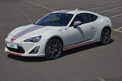 Toyota unveils top-of-the-range GT86 Blanco