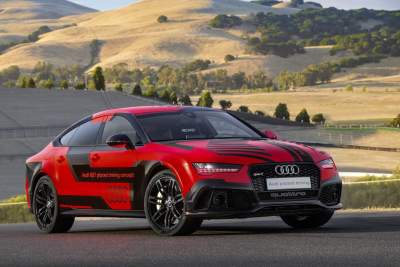 Audi RS7 pilots itself on challenging U.S. race track