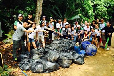 Bridgestone conducts coastal cleaning activity at Chek Jawa Wetlands