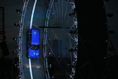F-PACE breaks Guinness World Record for largest ever 'loop the loop'
