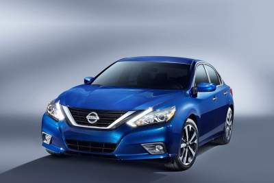 Nissan unveils the extensively redesigned Altima for the 2016 model year