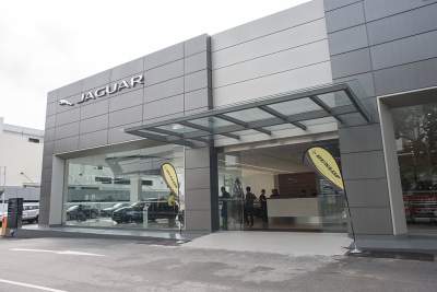 Breakfast at Jaguar showcases Dunlop's Sport Maxx RT