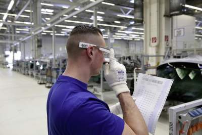 Volkswagen rolls out 3D smart glasses as standard factory equipment