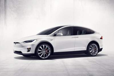 Tesla delivers new quarterly record to reach 2015 sales goal