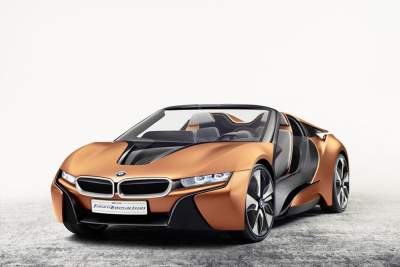 BMW showcases future tech with doorless i8 roadster concept