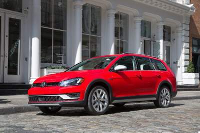 Volkswagen debuts U.S.A production version of 2017 Golf Alltrack