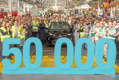 Renault presents the keys to the 50,000th ZOE electric hatchback