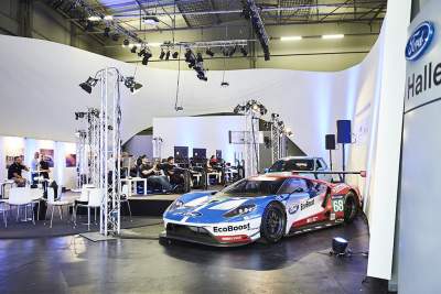 Gamers set Guinness World Record for racing virtual Ford GT for 48 hours