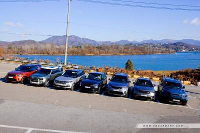 Braving the icy cold weather with a bunch of Range Rovers