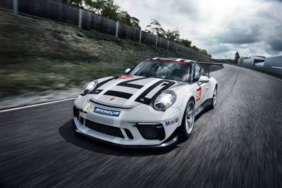 Hybrid Panamera and 911 racing car debut in Paris
