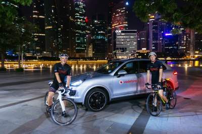 Porsche racer Brendan Hartley goes cycling in Singapore