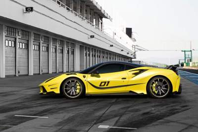 Mansory's spectacular mid-engined 4XX Siracusa sports car