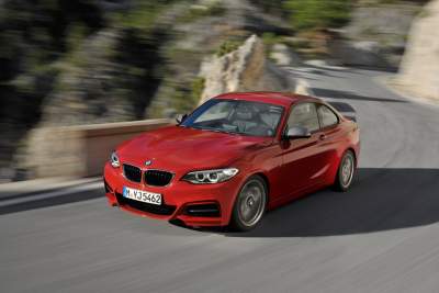 2017 BMW 2 Series Coupe and BMW 3 Series Sedan awarded IIHS Top Safety Pick+
