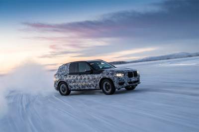 The new BMW X3 undergoes winter testing