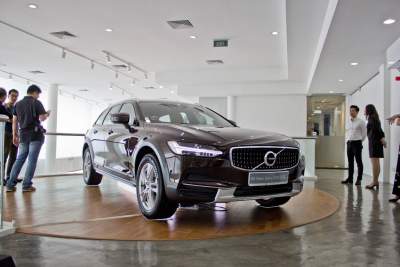 Wearnes Automotive unveils Volvo V90 Cross Country