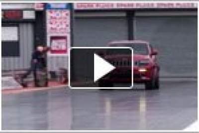 Jeep Grand Cherokee SRT beats Hot Rod in drag race at Santa Pod