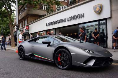 H.R. Owen welcomes U.K.'s first Lamborghini Huracan Performante